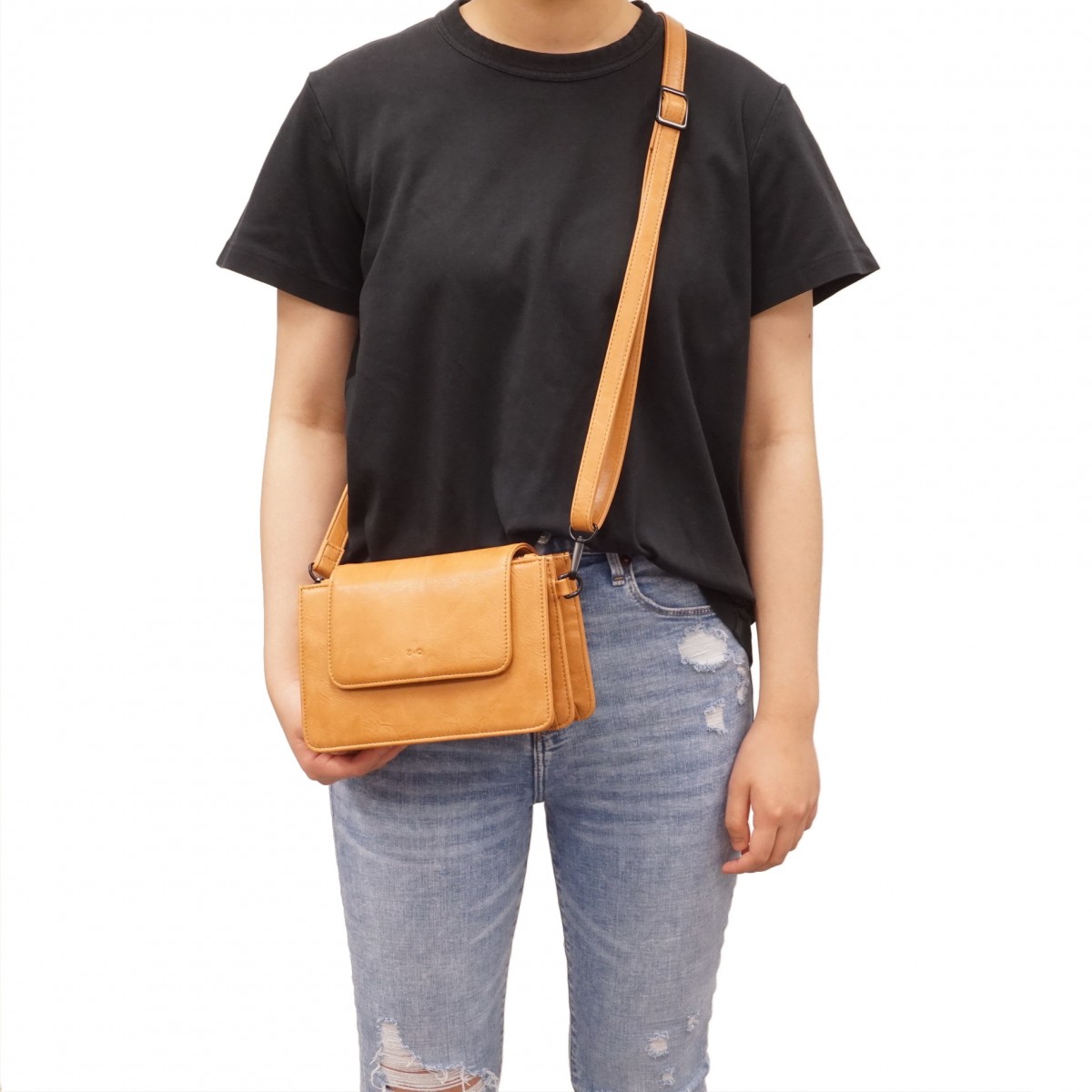 Monique Crossbody Wallet - Saddle Tan 